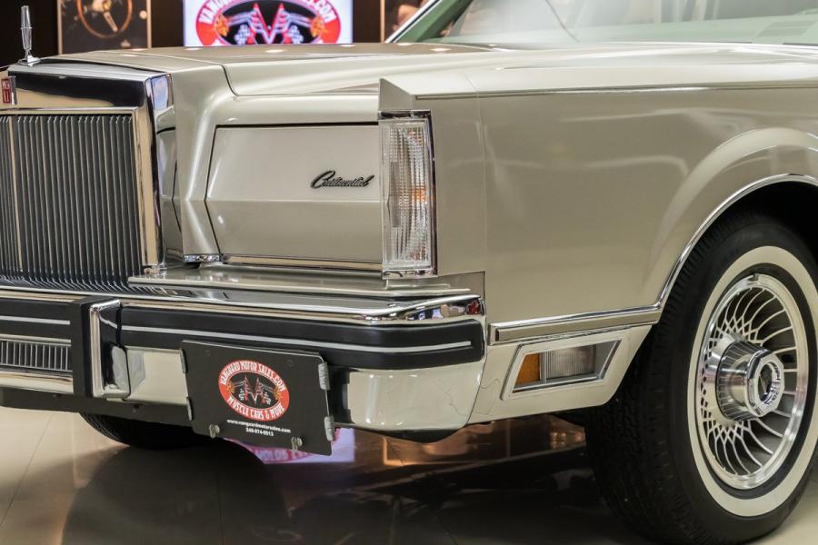 Детали экстерьера Lincoln Continental Mark VI Sedan 1980 года  (фото 25 из 111)